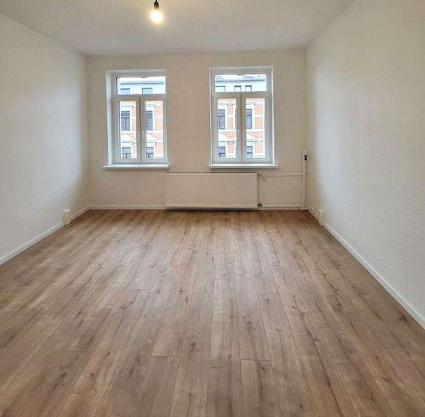*Helle 4-Raumwohnung*für Familien/Pärchen/WG + Tageslichtbad + Einbauküche!!!